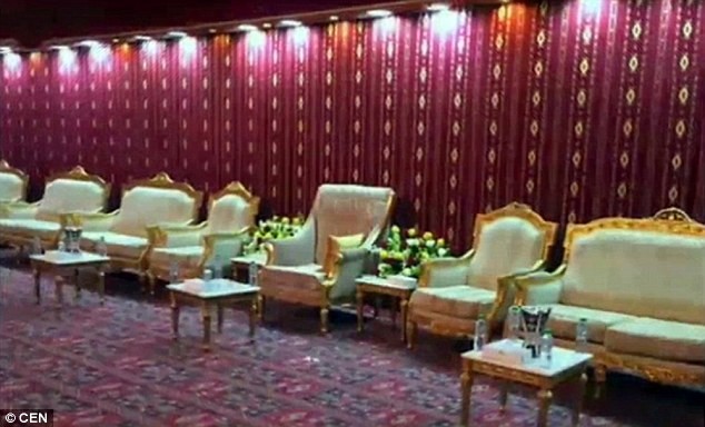 Phạm nhân tổ chức tiệc cưới linh đình, hưởng trăng mật trong tù - ảnh 4
