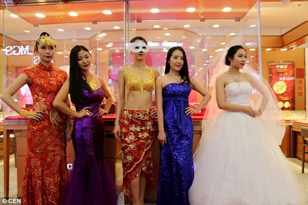 Cận cảnh bộ nội y bằng vàng ròng giá hơn 10 tỷ đồng - ảnh 3