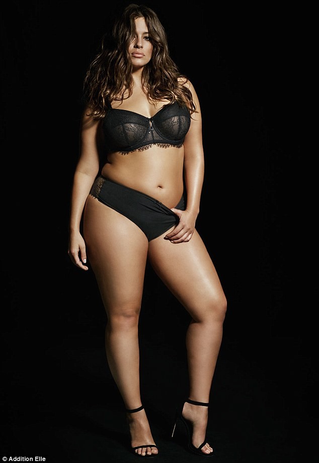 Siêu mẫu ngoại cỡ tự tin diện bikini, khoe đường cong ‘bỏng rẫy’ - ảnh 1