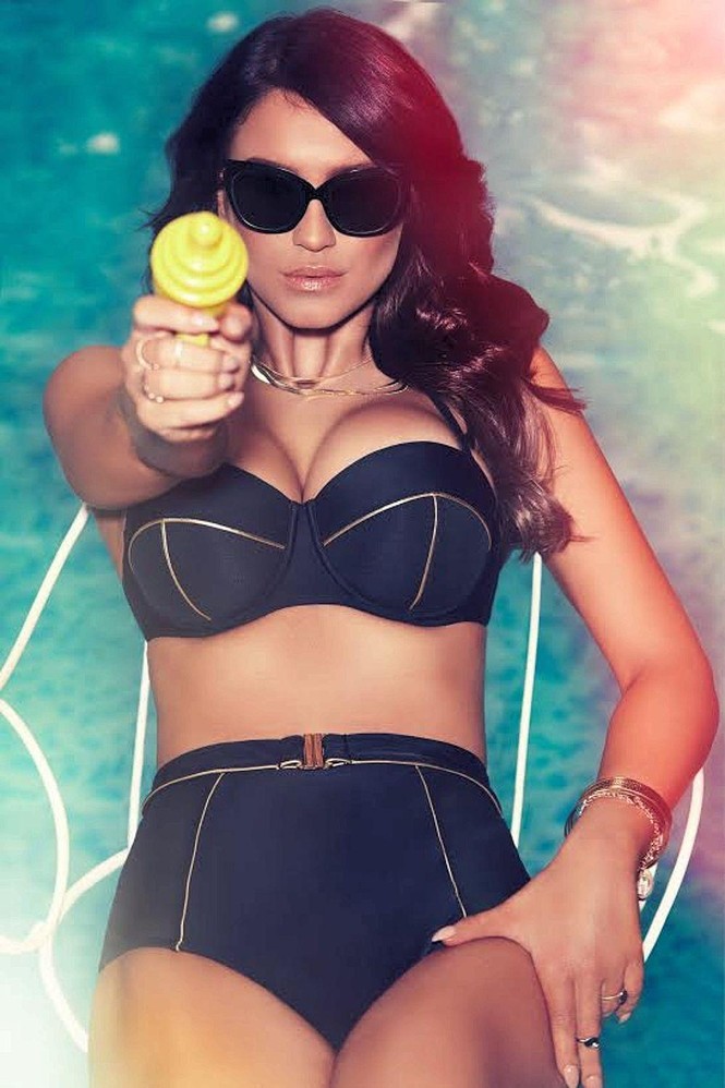 Vicky Pattison mặc áo tắm khoe thân hình rực lửa - ảnh 5