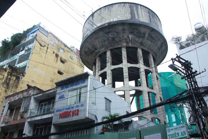 TPHCM tháo dỡ hàng loạt thủy đài 'khủng' - ảnh 2