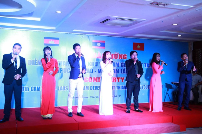 Vui tươi đêm văn nghệ hữu nghị Diễn đàn CLV 2017 - ảnh 2