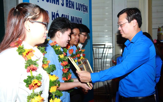 Tuyên dương 8 học sinh 'Ba rèn luyện' cấp Trung ương - ảnh 1