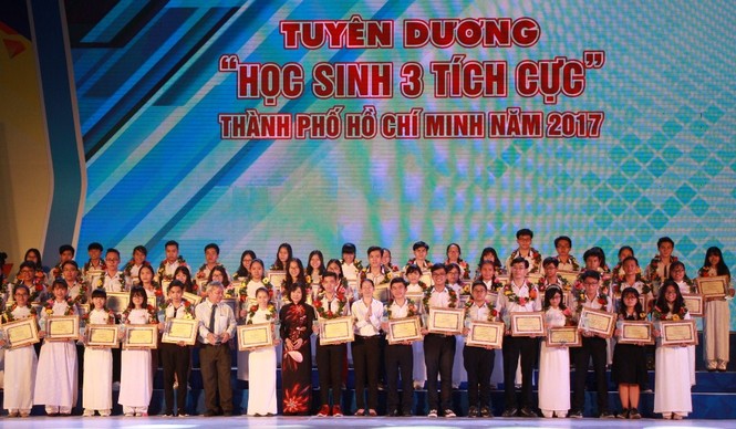 Tuyên dương 102 'Sinh viên 5 tốt' và 113 'Học sinh 3 tích cực' - ảnh 2