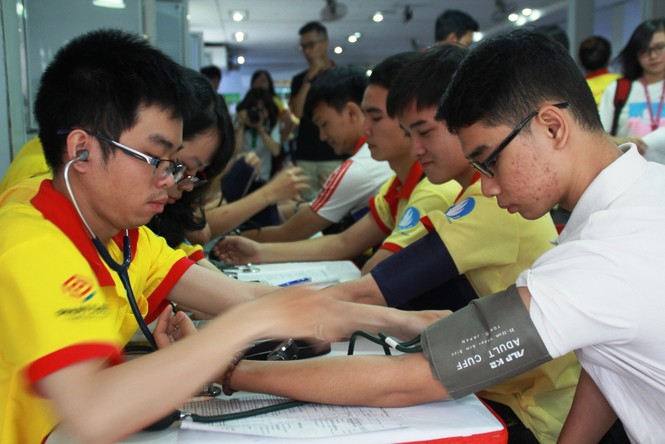 Nghìn bạn trẻ TPHCM khởi động “Xuân tình nguyện” 2018 - ảnh 10