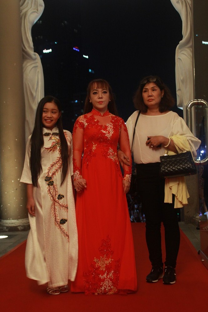 Phi Nhung đưa các con nuôi lên thảm đỏ giải Mai Vàng - ảnh 15