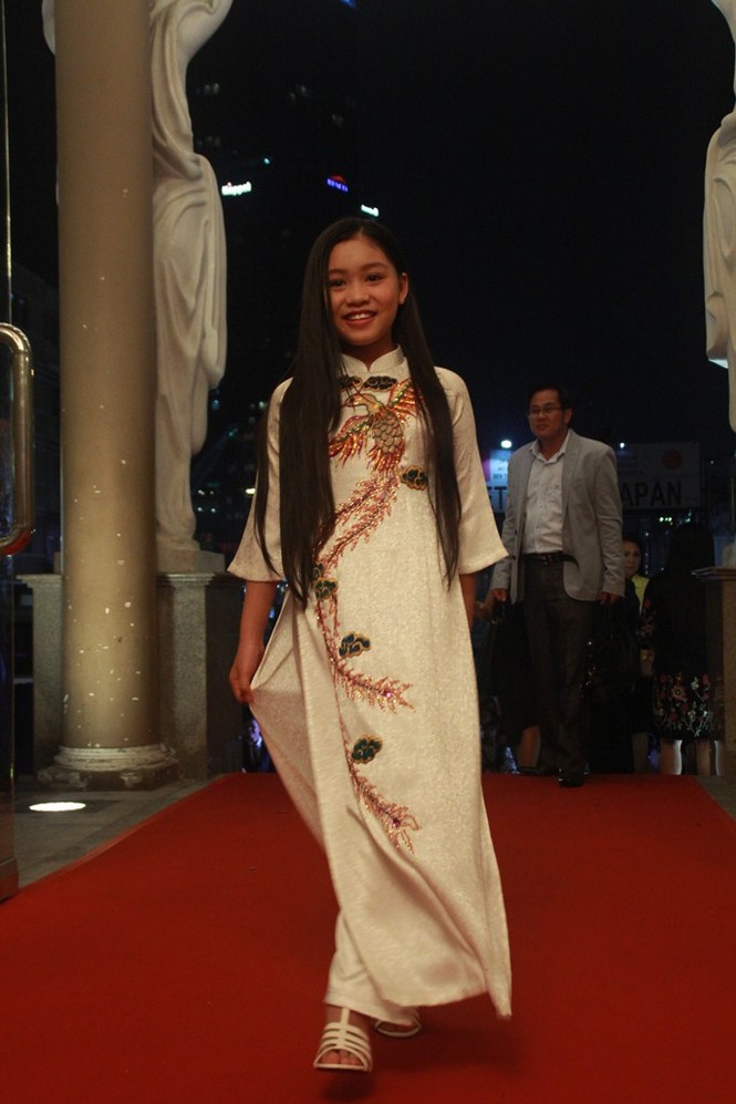 Phi Nhung đưa các con nuôi lên thảm đỏ giải Mai Vàng - ảnh 16