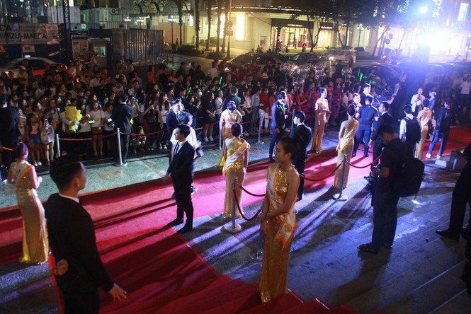 Phi Nhung đưa các con nuôi lên thảm đỏ giải Mai Vàng - ảnh 19