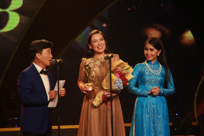 Những khoảnh khắc ấn tượng tại lễ trao giải Mai Vàng 2017 - ảnh 2