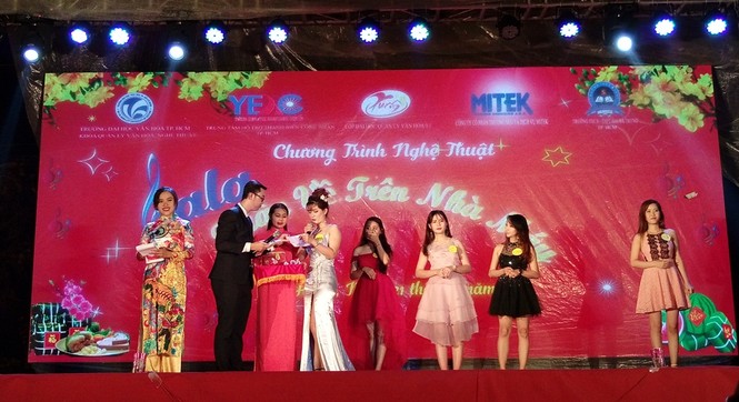 Sinh viên mang hương Tết đến với thanh niên công nhân - ảnh 2
