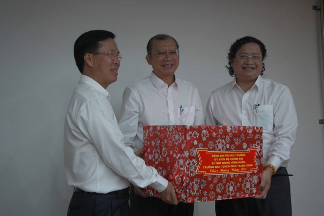 Ông Võ Văn Thưởng: 'Sớm thực hiện chiến lược sách quốc gia' - ảnh 2