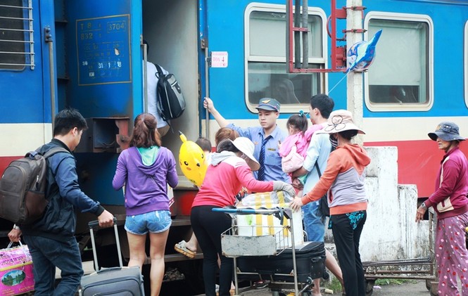Ga Quảng Ngãi nhộn nhịp ngày mùng 3 Tết - ảnh 13