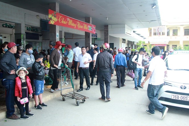 Ga Quảng Ngãi nhộn nhịp ngày mùng 3 Tết - ảnh 7