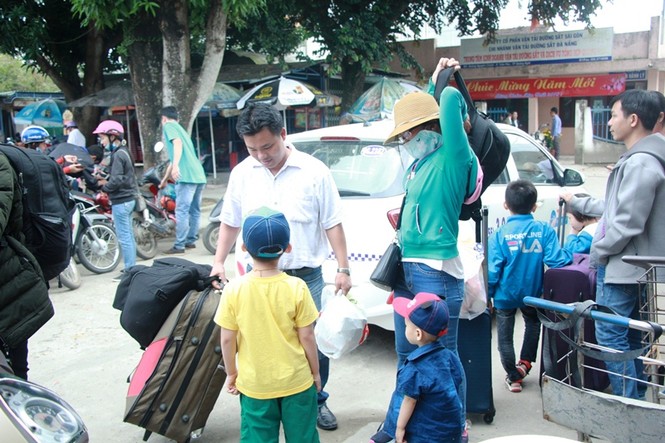 Ga Quảng Ngãi nhộn nhịp ngày mùng 3 Tết - ảnh 5