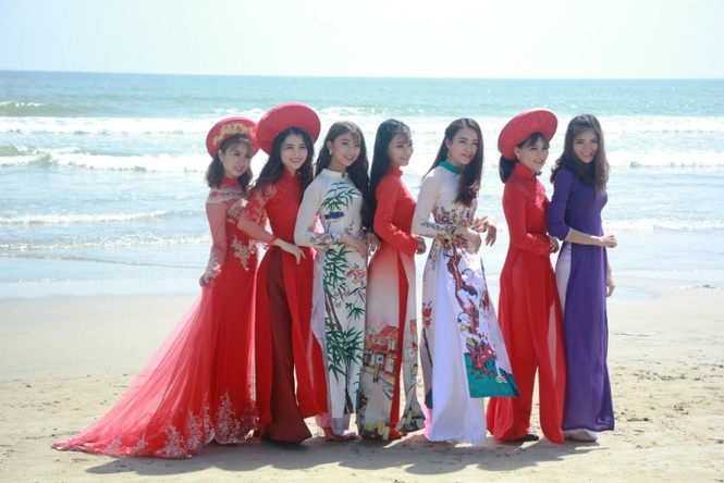 Dàn người đẹp đất Quảng thướt tha du xuân trong tà áo dài - ảnh 7