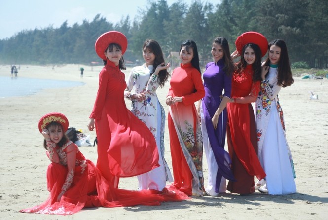 Dàn người đẹp đất Quảng thướt tha du xuân trong tà áo dài - ảnh 5