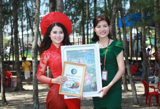 Dàn người đẹp đất Quảng thướt tha du xuân trong tà áo dài - ảnh 13