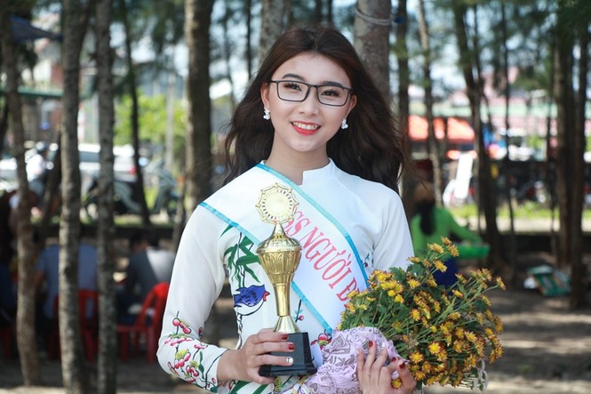 Dàn người đẹp đất Quảng thướt tha du xuân trong tà áo dài - ảnh 15
