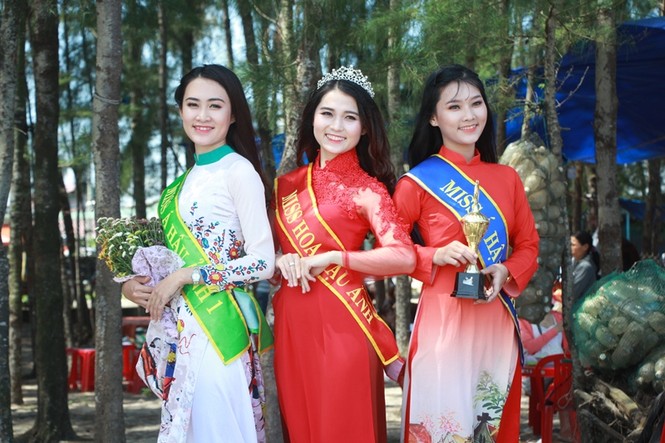 Dàn người đẹp đất Quảng thướt tha du xuân trong tà áo dài - ảnh 11