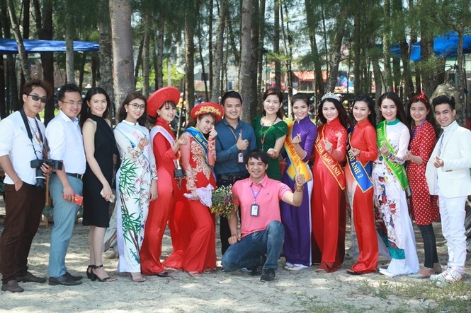 Dàn người đẹp đất Quảng thướt tha du xuân trong tà áo dài - ảnh 21