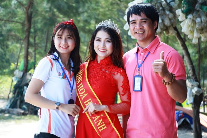 Dàn người đẹp đất Quảng thướt tha du xuân trong tà áo dài - ảnh 22