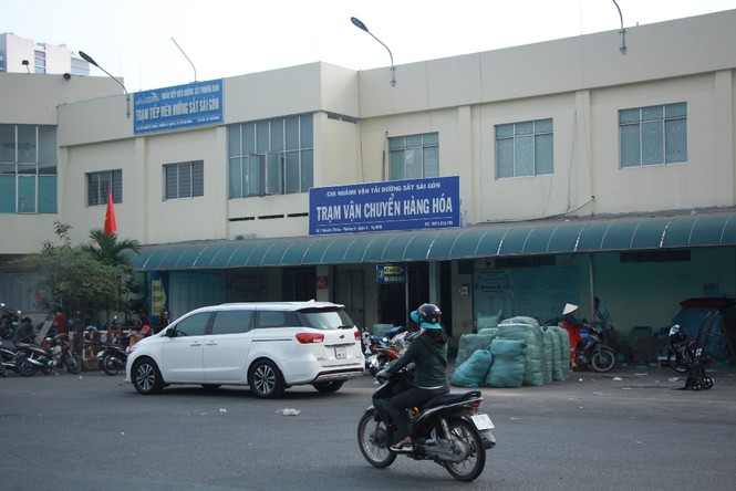 Nhìn gần ga Sài Gòn trước giờ thay 'áo' mới - ảnh 14