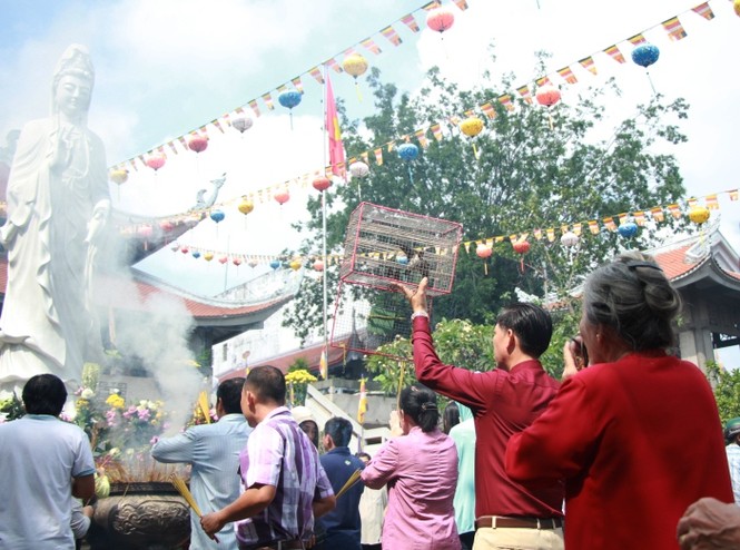 Lên chùa lễ Phật, thỉnh chuông cầu an ngày rằm tháng Giêng - ảnh 15