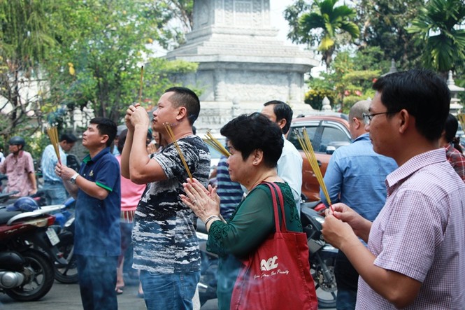 Lên chùa lễ Phật, thỉnh chuông cầu an ngày rằm tháng Giêng - ảnh 2