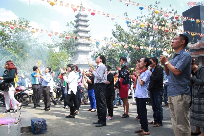 Lên chùa lễ Phật, thỉnh chuông cầu an ngày rằm tháng Giêng - ảnh 4