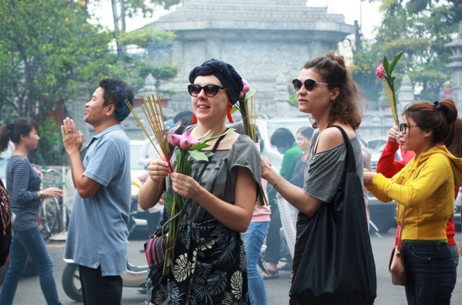 Lên chùa lễ Phật, thỉnh chuông cầu an ngày rằm tháng Giêng - ảnh 6