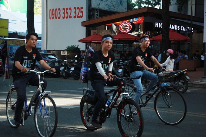 Hàng nghìn người đạp xe ở Sài Gòn khởi động 'Giờ Trái đất' - ảnh 6