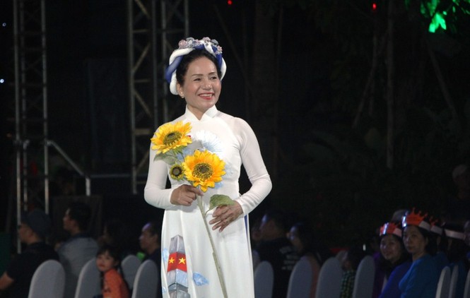 3 thế hệ cùng trình diễn tại chung kết 'Duyên dáng áo dài TPHCM' - ảnh 7