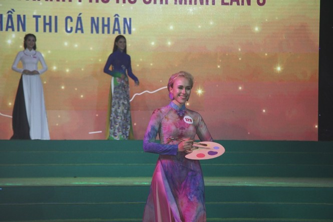 3 thế hệ cùng trình diễn tại chung kết 'Duyên dáng áo dài TPHCM' - ảnh 11