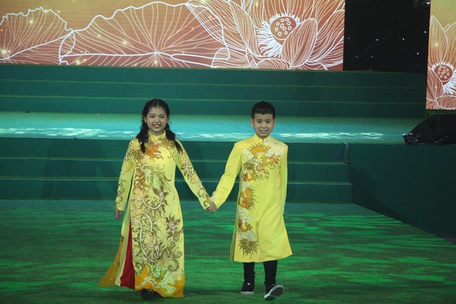 3 thế hệ cùng trình diễn tại chung kết 'Duyên dáng áo dài TPHCM' - ảnh 19