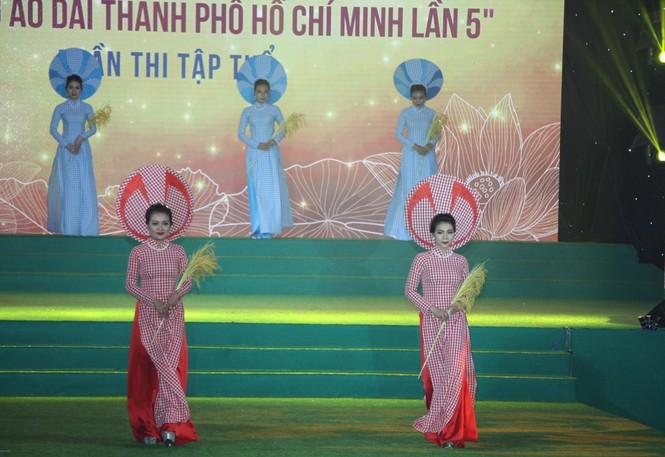 3 thế hệ cùng trình diễn tại chung kết 'Duyên dáng áo dài TPHCM' - ảnh 26