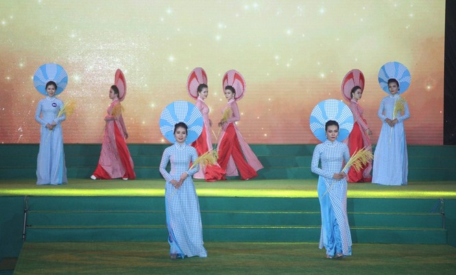 3 thế hệ cùng trình diễn tại chung kết 'Duyên dáng áo dài TPHCM' - ảnh 27