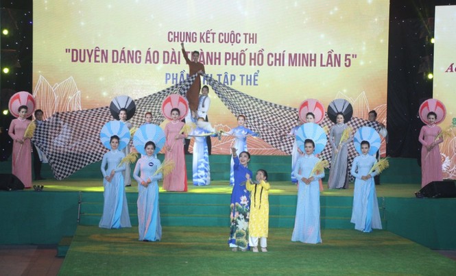 3 thế hệ cùng trình diễn tại chung kết 'Duyên dáng áo dài TPHCM' - ảnh 28