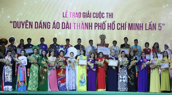 3 thế hệ cùng trình diễn tại chung kết 'Duyên dáng áo dài TPHCM' - ảnh 33