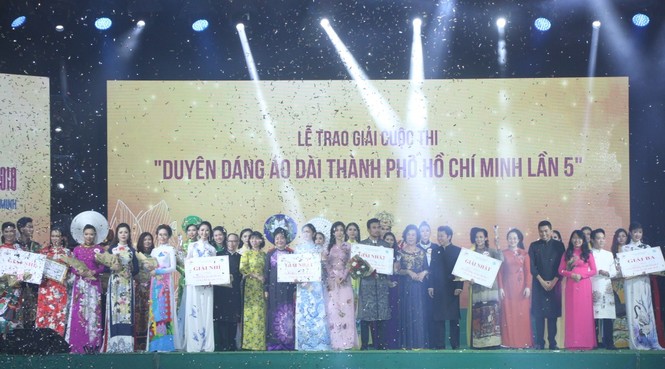 3 thế hệ cùng trình diễn tại chung kết 'Duyên dáng áo dài TPHCM' - ảnh 36