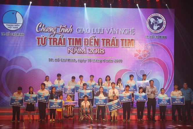 cô bé chim cánh cụt, Đêm nhạc Từ trái tim đến trái tim, ca sĩ khách mời, giao lưu văn nghệ, Hội LHTN VN TPHCM, Trung tâm công tác xã hội thanh niên TP - ảnh 2