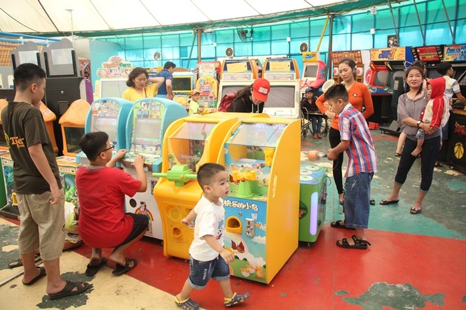 Chơi nốt ngày nghỉ cuối, dân Sài Gòn đổ về Thảo Cầm Viên - ảnh 16