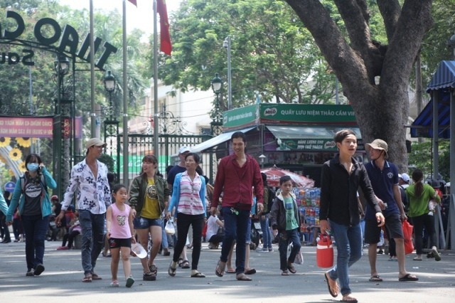 Chơi nốt ngày nghỉ cuối, dân Sài Gòn đổ về Thảo Cầm Viên - ảnh 3