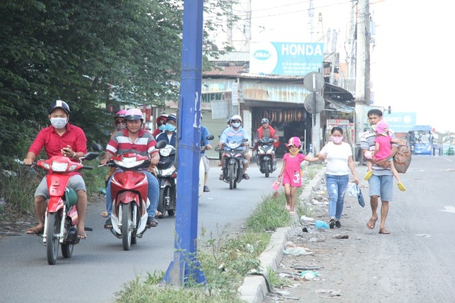 Chơi nốt ngày nghỉ cuối, dân Sài Gòn đổ về Thảo Cầm Viên - ảnh 17