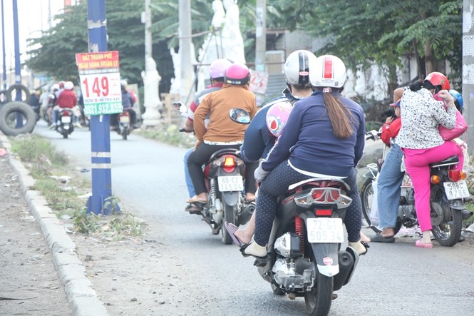 Chơi nốt ngày nghỉ cuối, dân Sài Gòn đổ về Thảo Cầm Viên - ảnh 18