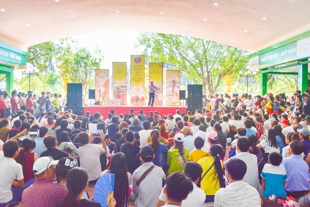 Chơi nốt ngày nghỉ cuối, dân Sài Gòn đổ về Thảo Cầm Viên - ảnh 14
