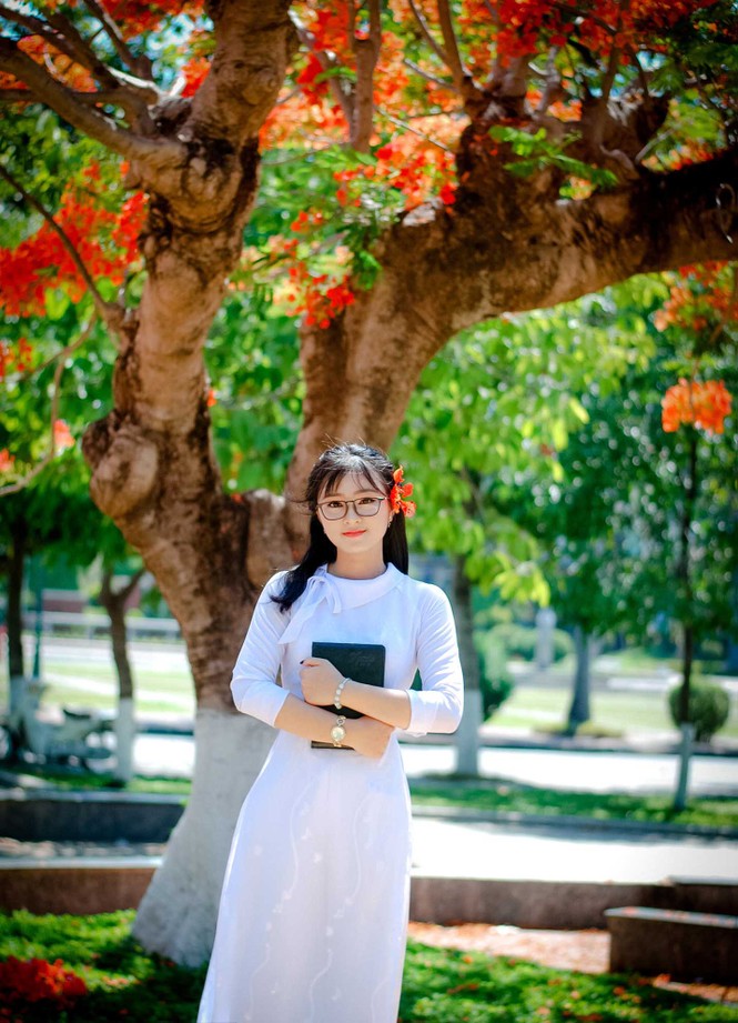 Nữ sinh Quảng Ngãi tỏa nắng bên khung trời phượng thắm - ảnh 15