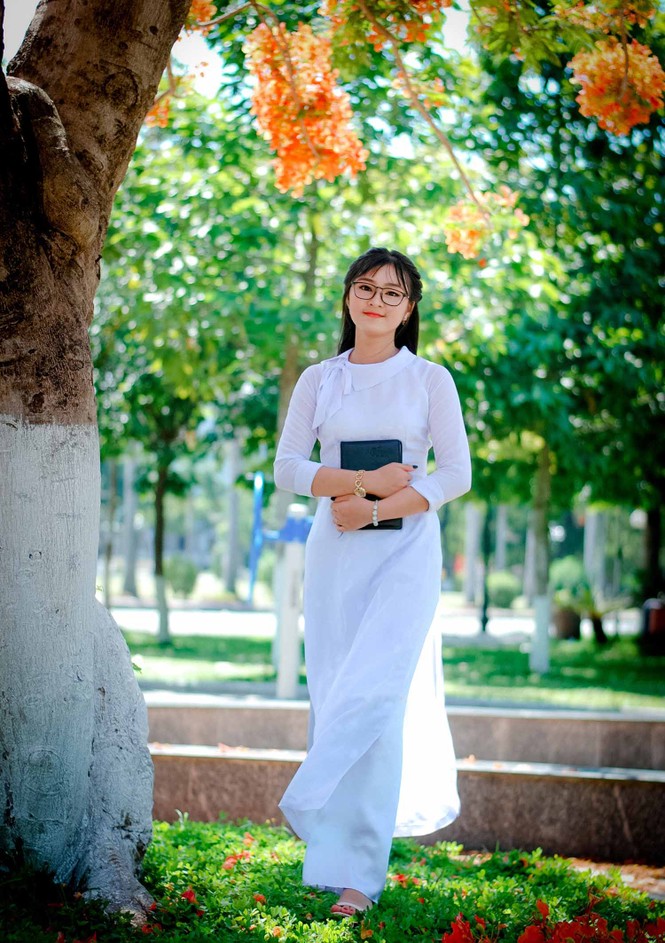 Nữ sinh Quảng Ngãi tỏa nắng bên khung trời phượng thắm - ảnh 17