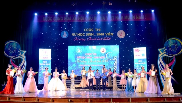 Hà Thy đoạt ngôi quán quân Nữ sinh tài năng - thanh lịch Quảng Ngãi - ảnh 1