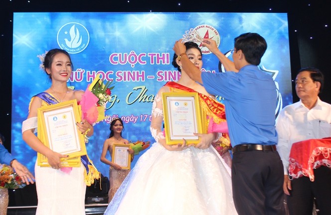Hà Thy đoạt ngôi quán quân Nữ sinh tài năng - thanh lịch Quảng Ngãi - ảnh 3