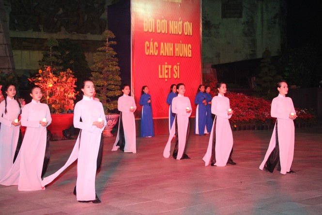Thắp nến tri ân các anh hùng liệt sĩ - ảnh 12